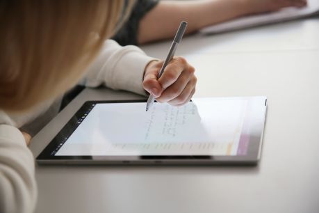 Pióro komputerowe stymuluje mózg lepiej niż pisanie na klawiaturze